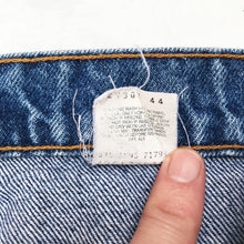 Load image into Gallery viewer, LEVI'S 517 80'S DENIM JEANS W38 L27