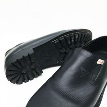 Load image into Gallery viewer, GUESS 90'S LEATHER SLIP ON SHOES