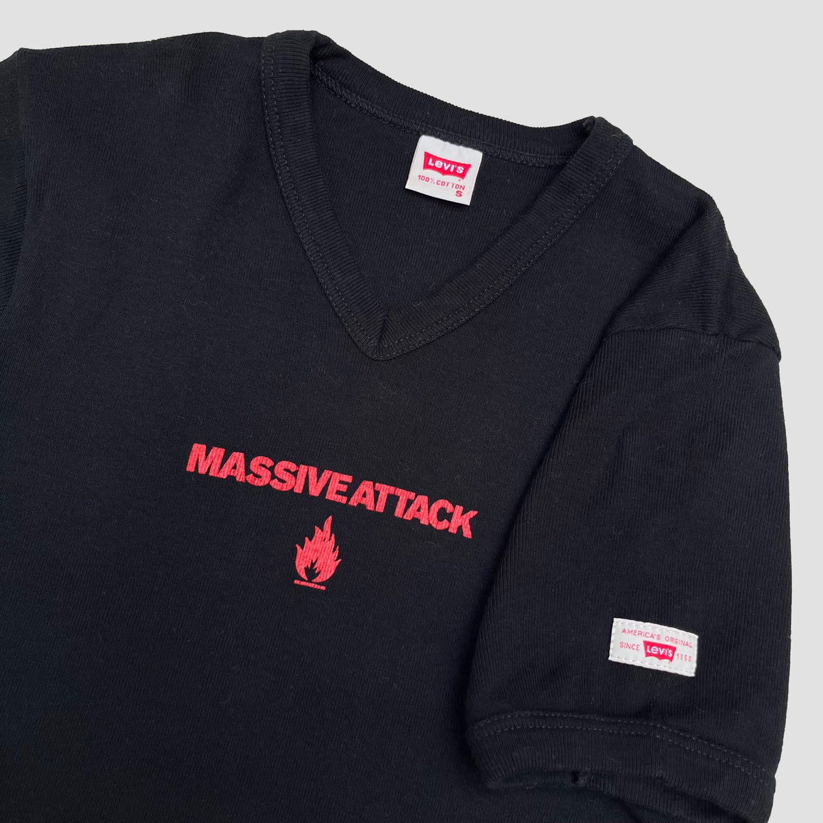MASSIVE ATTACK X LEVI'S 90'S TOP – Temple of Nostalgia