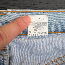 Load image into Gallery viewer, LEVI'S 80'S 562 W26 L28 DENIM JEANS
