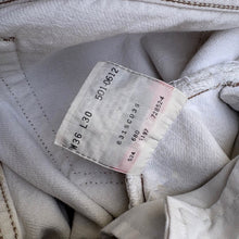 Load image into Gallery viewer, LEVI'S 501 W34 L30 DENIM JEANS