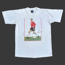 Load image into Gallery viewer, CANTONA 90'S T-SHIRT
