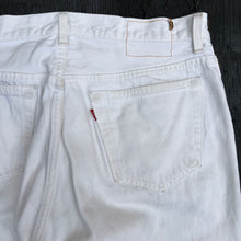 Load image into Gallery viewer, LEVI'S 501 90'S W33 L30 DENIM JEANS