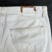 Load image into Gallery viewer, LEVI'S 501 90'S W33 L30 DENIM JEANS