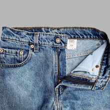 Load image into Gallery viewer, LEVI&#39;S &#39;92 550 W26 DENIM JEANS