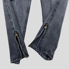 Load image into Gallery viewer, GUESS 80&#39;S ZIPPED ANKLE W28 DENIM JEANS