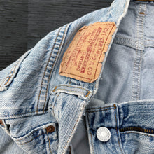 Load image into Gallery viewer, LEVI'S 00'S 505 W34 DENIM SHORTS