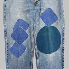 Load image into Gallery viewer, GAP 1990&#39;S W34 L29 PATCHED DENIM JEANS