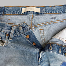 Load image into Gallery viewer, GAP 1990&#39;S W34 L29 PATCHED DENIM JEANS