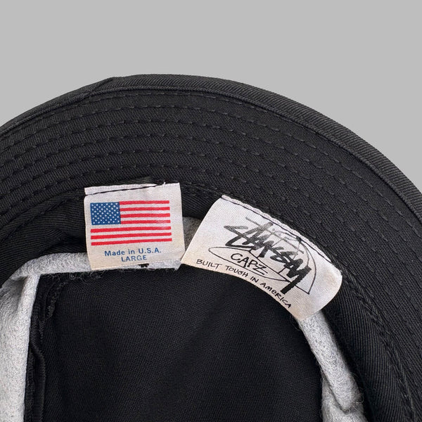 STÜSSY LOGO 90'S BUCKET HAT
