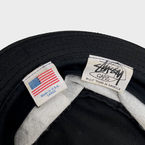 STÜSSY LOGO 90'S BUCKET HAT