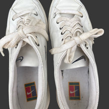Load image into Gallery viewer, NIKE COURT 2002 SNEAKERS
