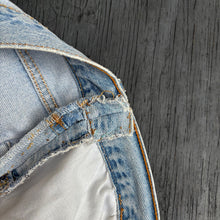 Load image into Gallery viewer, LEVI&#39;S 501 1990&#39;S W32 L28 DENIM JEANS
