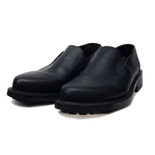 Load image into Gallery viewer, GUESS 90&#39;S LEATHER SLIP ON SHOES