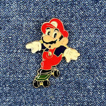 Load image into Gallery viewer, SUPER MARIO SKATE 80&#39;S PIN